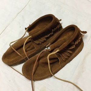 AUTHENTIC Minnetonka moccasins